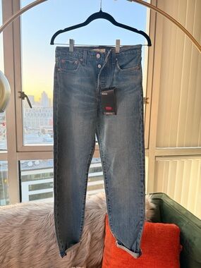 NWT sz 26 Levi's Women Wedgie Blue Straight Jeans